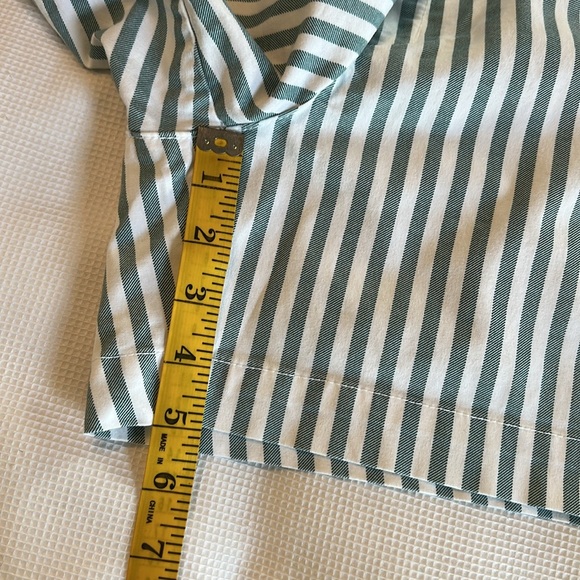 Old Navy Striped Green and White Women's Shorts Size 8 - Picture 8 of 11